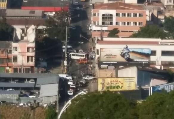 Tegucigalpa: Un muerto y varios heridos deja choque entre rapidito y turismo