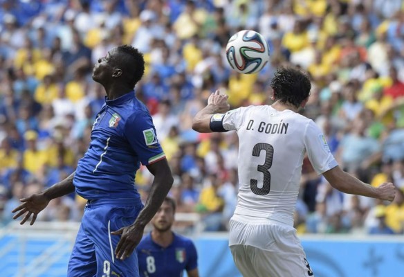 Uruguay se mete a octavos y manda a Italia de regreso a casa