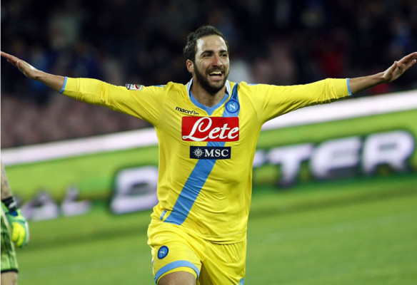 Napoli remonta al Milan de la mano de Higuaín