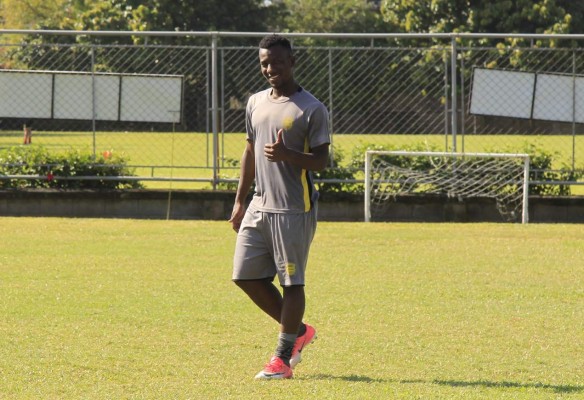 Darixon Vuelto aparece entrenando con el Real España