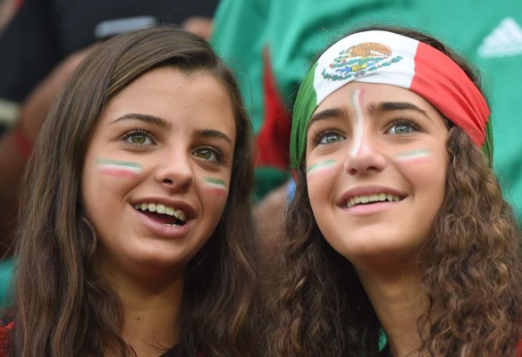 Ellas roban las miradas en partidos de México, Brasil y Chile