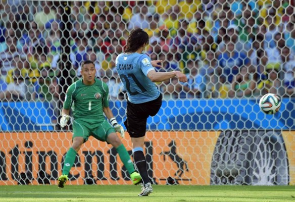 Costa Rica firma una gran remontada y sorprende a Uruguay