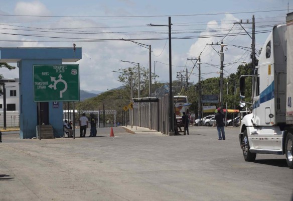 Camioneros piden flexibilidad migratoria durante la pandemia