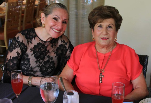 Isabel Victoria Chahín y Lily Faraj .