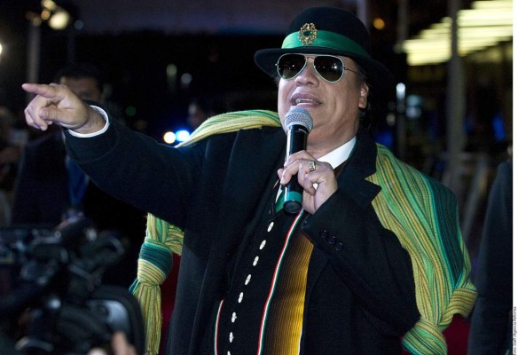 Juan Gabriel conmemora con disco sus 40 años en los escenarios