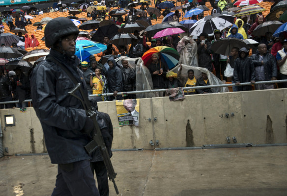 Mandatarios y sudafricanos rinden tributo a Mandela en su funeral