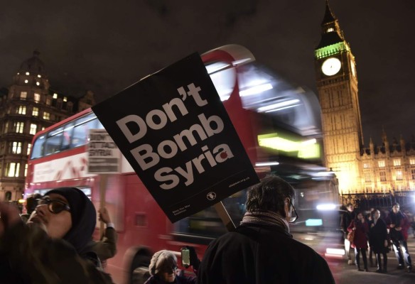 Cientos se manifiesta en Londres contra ataque a Siria
