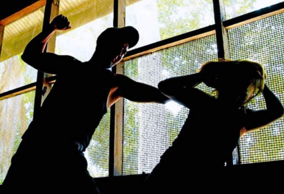 ¿A qué se debe la violencia intrafamiliar?