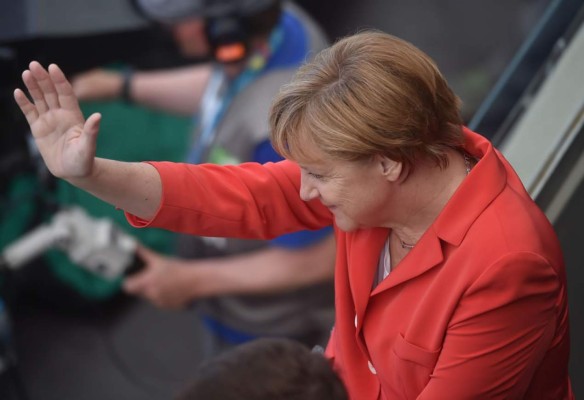 Una Merkel mucho más delgada celebra la goleada de Alemania
