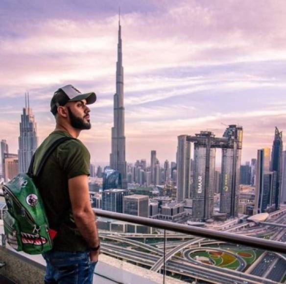 'El hombre más guapo del mundo', nacido en Bagdad, Irak, vive actualmente en Dubái, Emiratos Árabes Unidos.