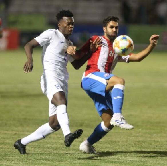 Félix Crisanto: Será el lateral por la banda derecha de Honduras ante Chile. Regresó está temporada a la Liga de Honduras para jugar con Motagua tras su paso por Lobos BUAP de México.