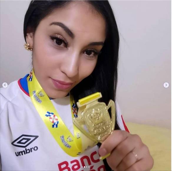 Lorena Varela - Ella es la pareja del delantero del Olimpia, Eddie Hernández.