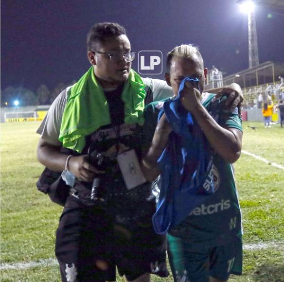 El mediocampista del Platense, Ilce Barahona, rompió a llorar tras el pitazo final del partido que el Tiburón perdió contra el Honduras Progreso.