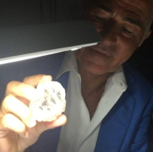 Laniado estaba acostumbrado a tasar diamantes por un valor $2 billones de dólares.