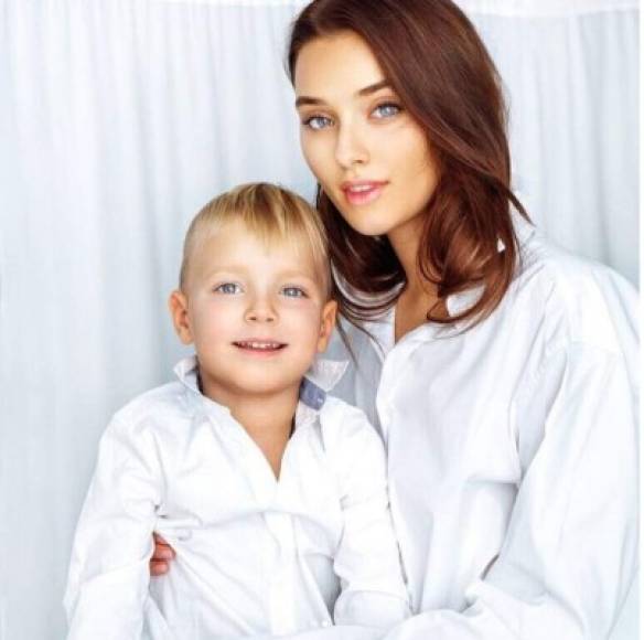 Miss Ucrania 2018 Veronika Didusenko fue descalificada menos de una semana de ganar el título (fue coronada el 20 de septiembre) cuando los organizadores del evento descubrieron que estaba divorciada y que tenía un hijo de cuatro años.<br/>