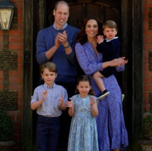Los duques han incluído a sus hijos en sus voluntariados para enseñarles desde temprano el rol del servicio público al que deberán dedicar sus vidas como herederos a la corona británica.