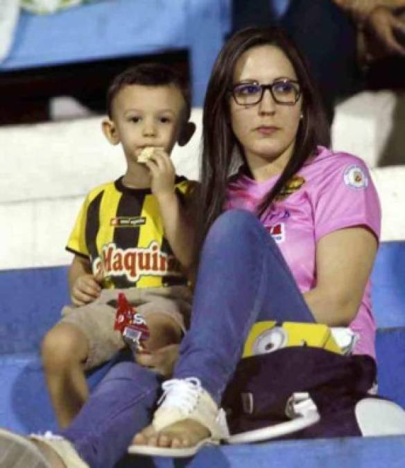 Noelia Cardozo es la esposa del delantero uruguayo Claudio Cardozo del Real España