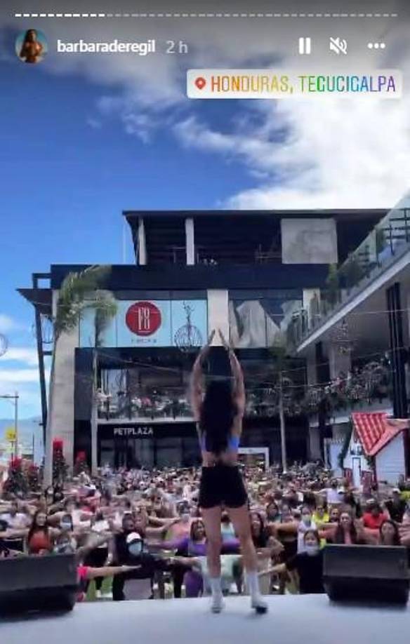 Bárbara se mostró muy emocionada en su visita a Honduras. 