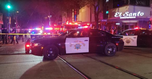 La Policía informó en Twitter que mantiene prohibido el paso a la zona comprendida entre las calles 9 y 13 y J y L mientras dura la investigación.