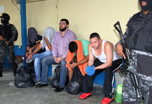 Ante la Fiscalía extranjeros y hondureño detenidos en allanamiento