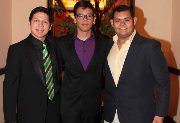 Generación 2014 de Agape Christian Academy disfruta cena de despedida