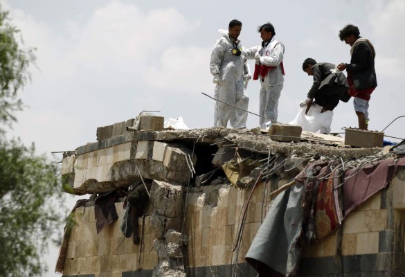 Al menos 30 muertos en bombardeos aéreos en la capital de Yemen