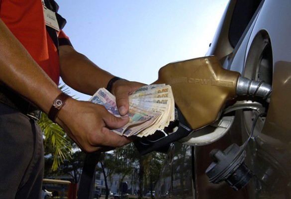 Baja gasolina pero sube diésel en Honduras