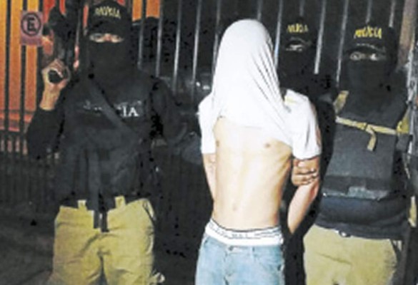 Capturan a menor acusado de extorsión en La Ceiba
