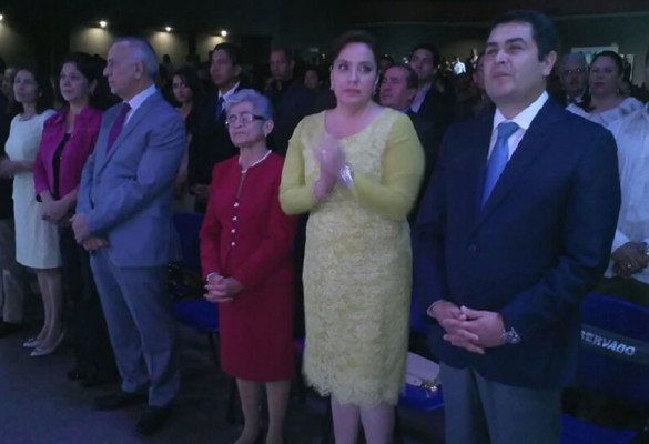 Iglesia Católica exhorta a los nuevos gobernantes para la 'unidad como nación'