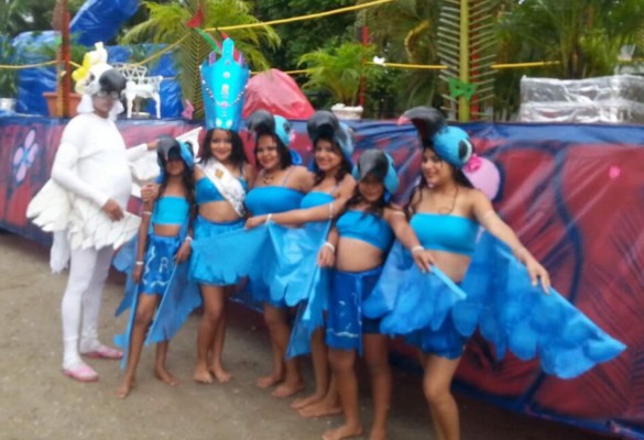 Puerto Cortés se alista para desfile de carrozas por Feria Agostina