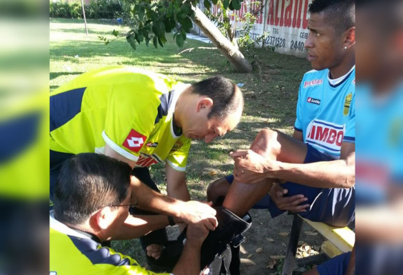 Confirmado: Carlo Costly estará de baja dos semanas