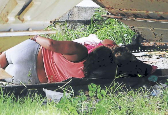 Así arriesgan padres hondureños a sus bebés al subirlos a la 'Bestia”