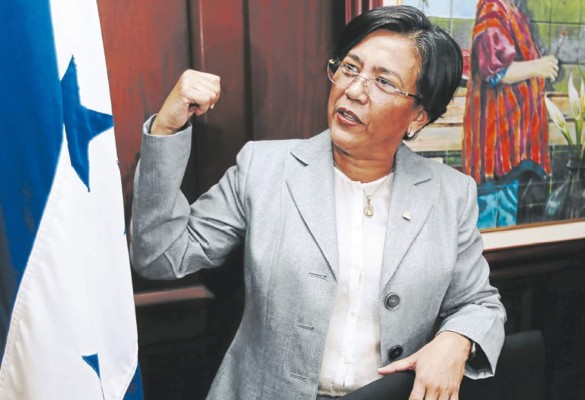 Directora del Injupemp asegura que redujo personal por contrato