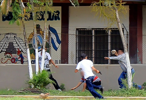 Hondureños se juegan la vida contra delincuentes