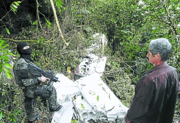 Hallan cadáveres de pilotos junto a la avioneta que se estrelló en Honduras