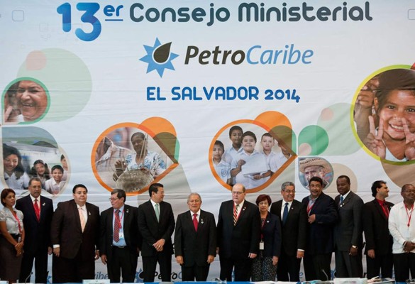 El Salvador admitido en Petrocaribe