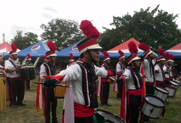 Reñido pulso entre las bandas marciales de Honduras