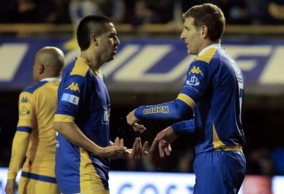 VIDEO: Riquelme paró un partido y felicitó a Palermo ¡por un caño!