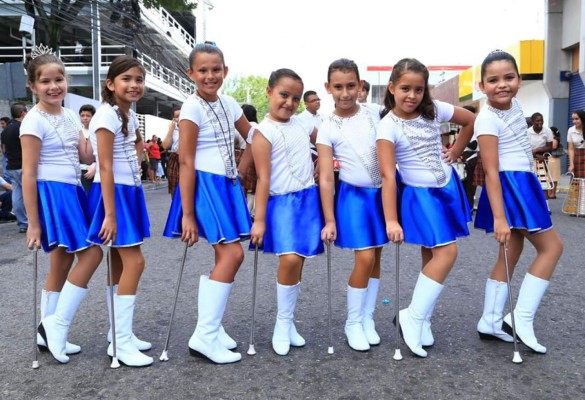 Colegios de Honduras continúan hoy desfiles de fiestas patrias