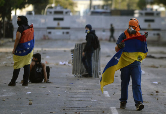 Venezolanos recuerdan a Chávez en medio de protestas opositoras