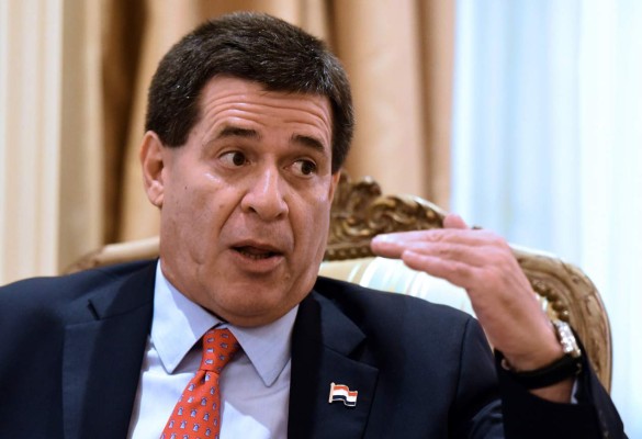 Boicotean renuncia de Cartes en Paraguay