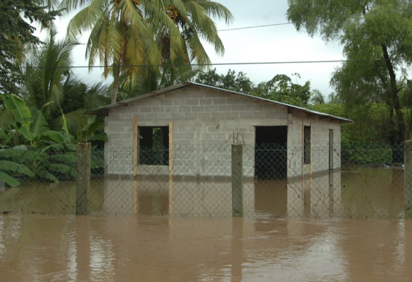 Un muerto por lluvias; amplían alerta roja en Atlántida y Colón