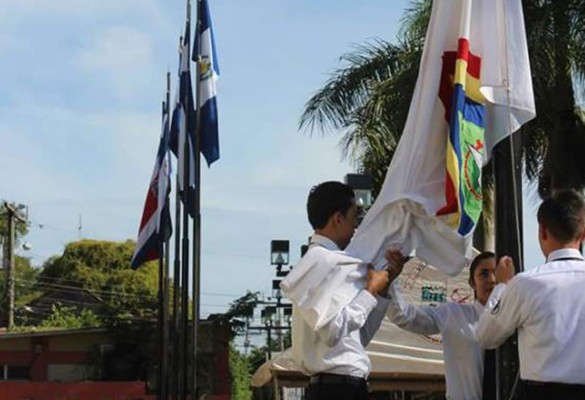 Villanueva también honra mes patrio