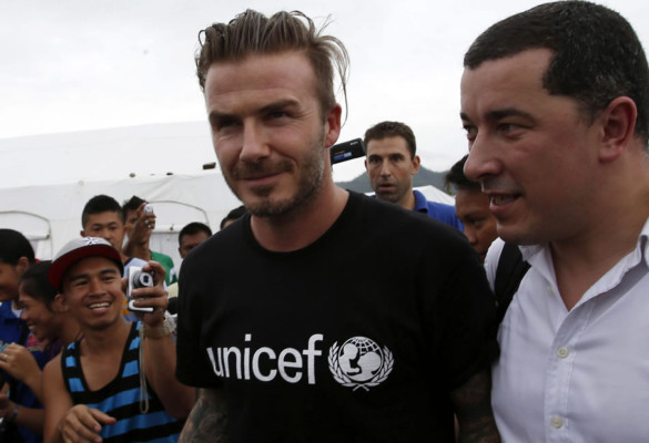 Beckham visita a los niños filipinos afectados por el tifón Haiyan