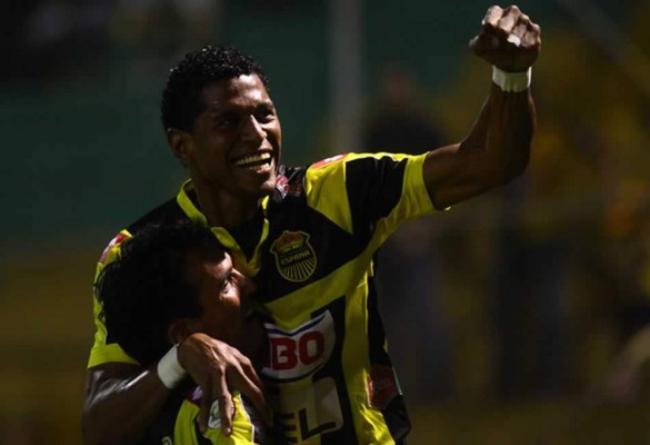 Victoria elimina al campeón Real España con doblete de Rony Flores