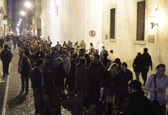 Argentina despide en duelo colectivo al ícono del rock Gustavo Cerati