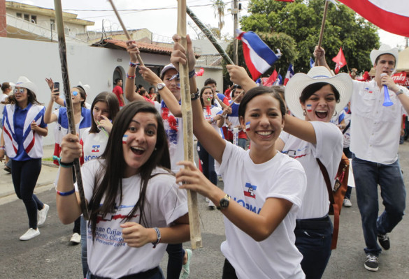 Elecciones en El Salvador transcurren con tranquilidad y gran afluencia