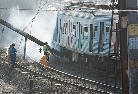 Tren se descarrila en Río de Janeiro y desata caos en transporte