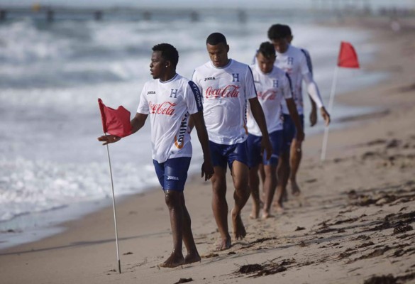 Jugadores de Honduras 'sudaron hasta la última gota” en la playa
