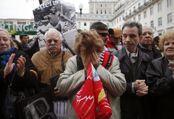 Portugal se viste de negro para recordar a Eusébio